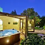 Clos La Boetie & Sarlat-la-Canéda