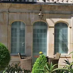Clos La Boetie & 4*