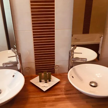 Clos La Boetie & Отель