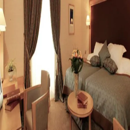 Clos La Boetie & 4*