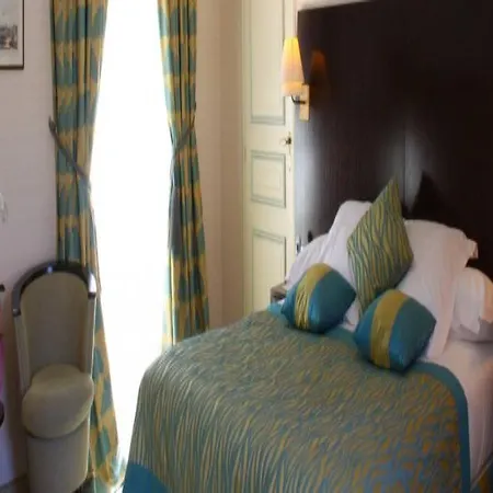 Clos La Boetie & 4*