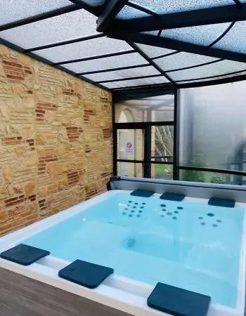 Szálloda Clos La Boetie & 4*