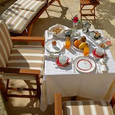Clos La Boetie & Hotell