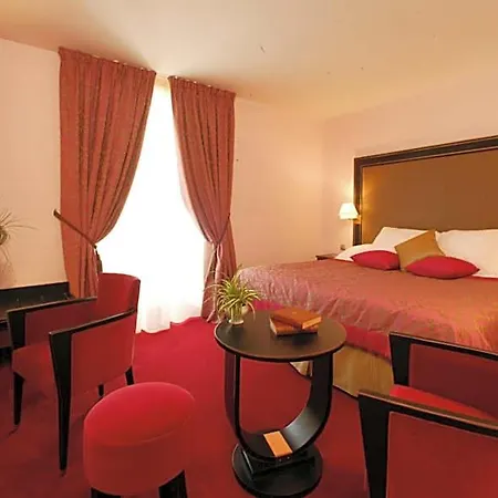 Clos La Boetie & 4*
