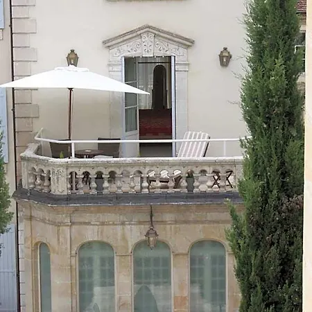 Отель Clos La Boetie & 4*