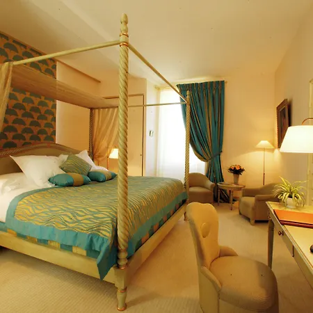 Clos La Boetie & Hotel