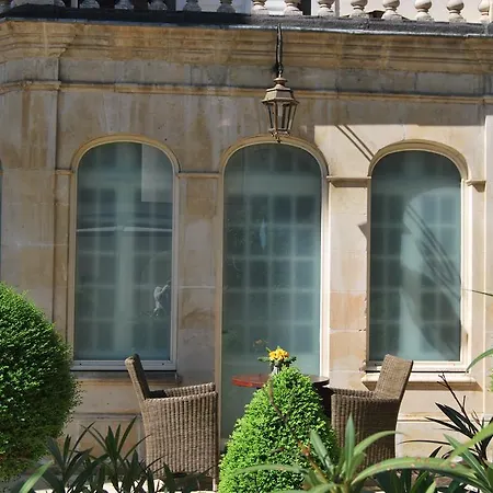 Clos La Boetie & 4*