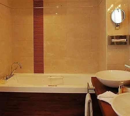 Clos La Boetie & 4*