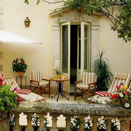 Clos La Boetie & 4*
