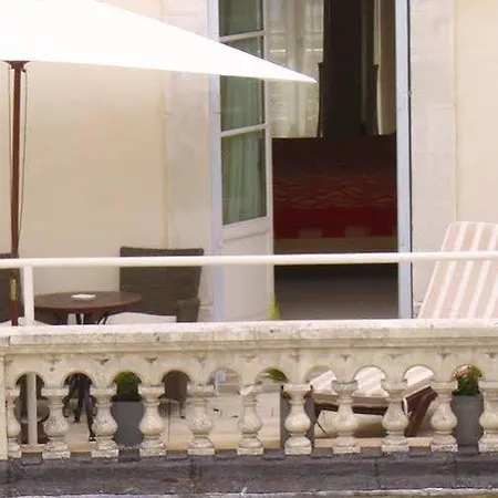Clos La Boetie & Hotell 4*