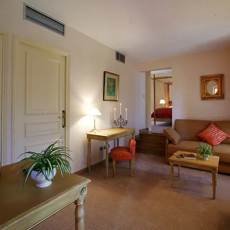 Hotel Clos La Boetie & 4*