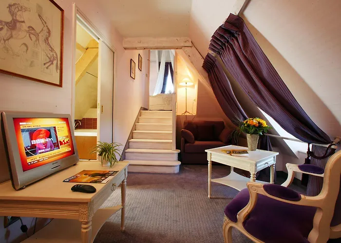 Hotel Clos La Boetie & 4*