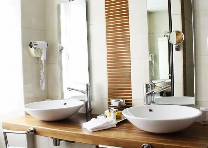 Clos La Boetie & Hotel