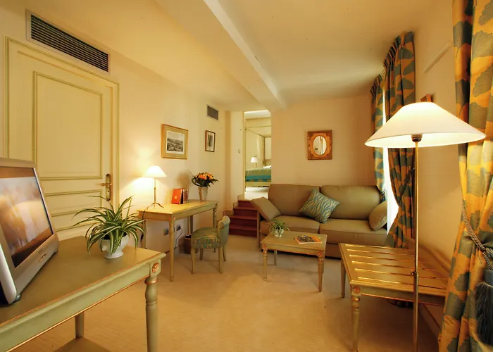 Clos La Boetie & Hotel