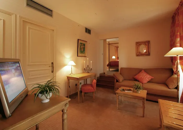 Hotel Clos La Boetie & 4*